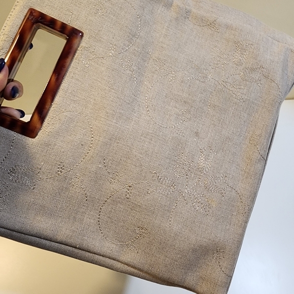 Amada Smith beige embroidered purse - Picture 3 of 11